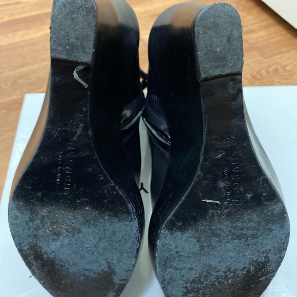 Givenchy - Picture 3 of 6